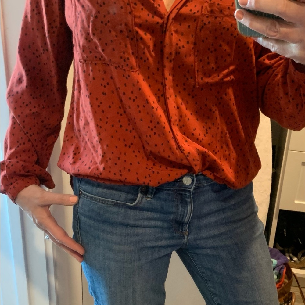 ladies' blouse. - Picture 2 of 3